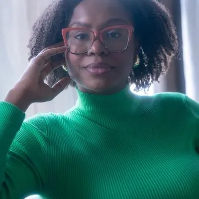 Ajanaé Dawkins headshot.