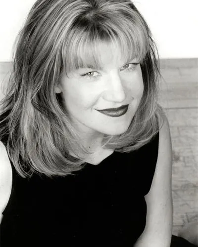 Elizabeth Hawes headshot.